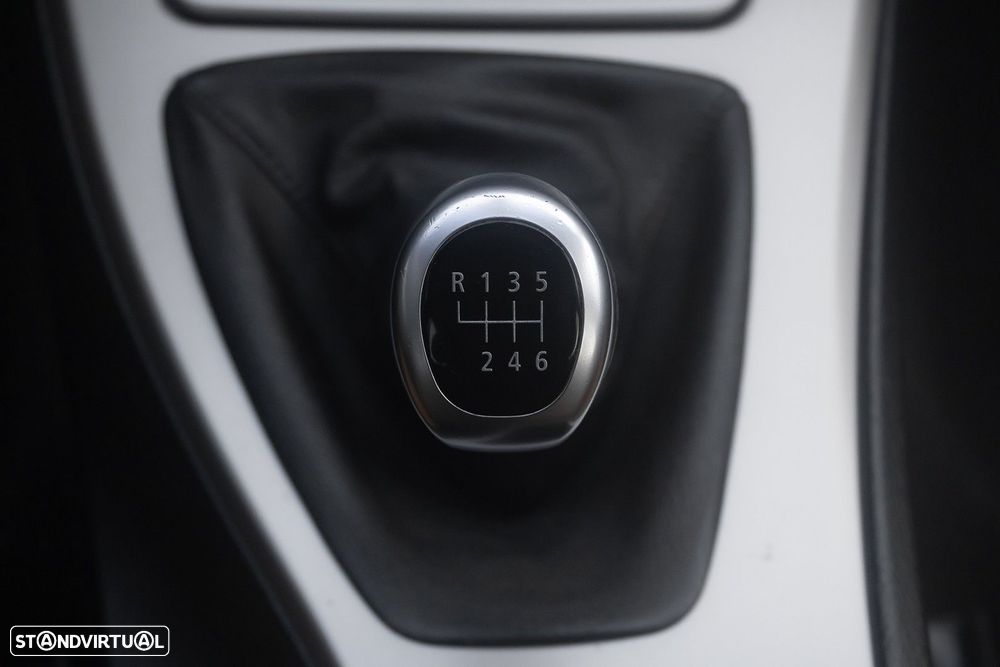 BMW 318 d Touring - 11