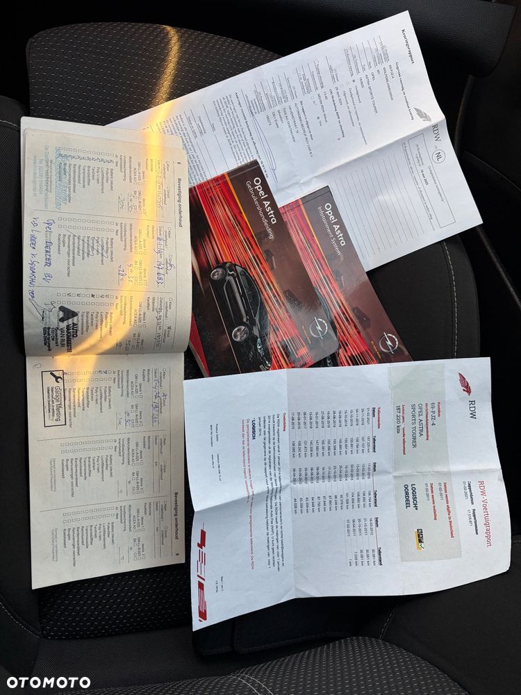 Opel Astra 1.6 Turbo Edition - 33