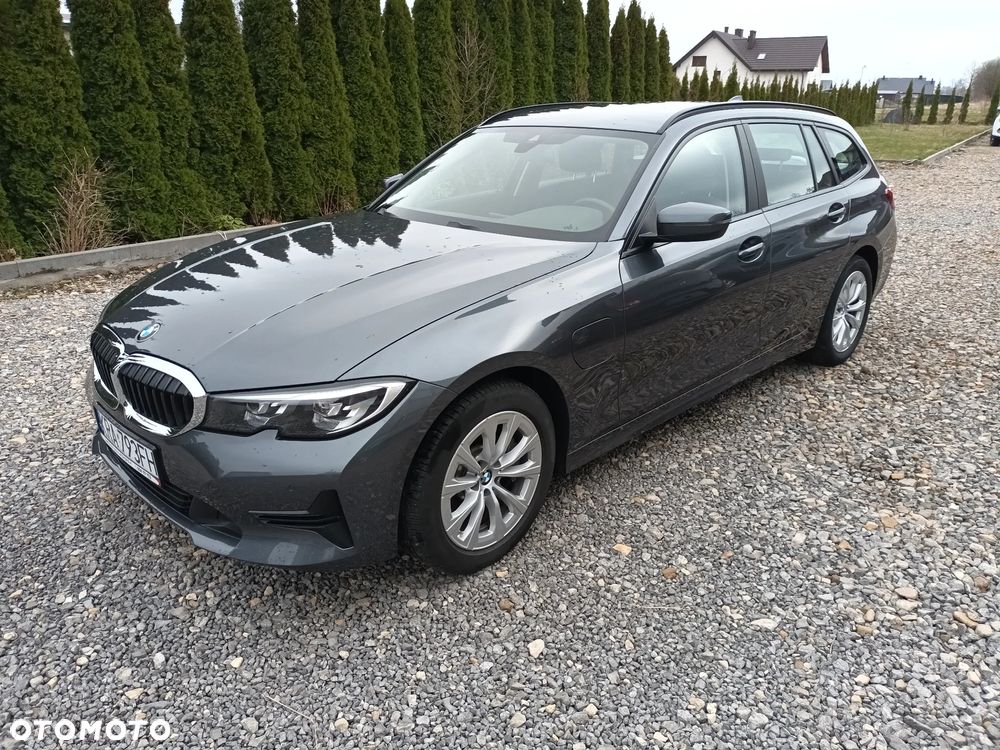 BMW Seria 3 330e xDrive - 1