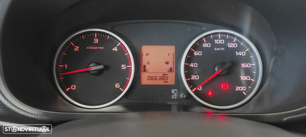 Mitsubishi L200 2.4 DI-D CD Invite 2WD - 37