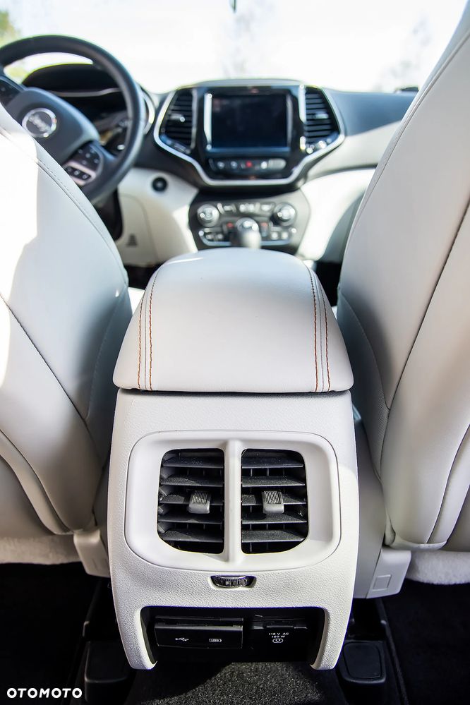 Jeep Cherokee - 18