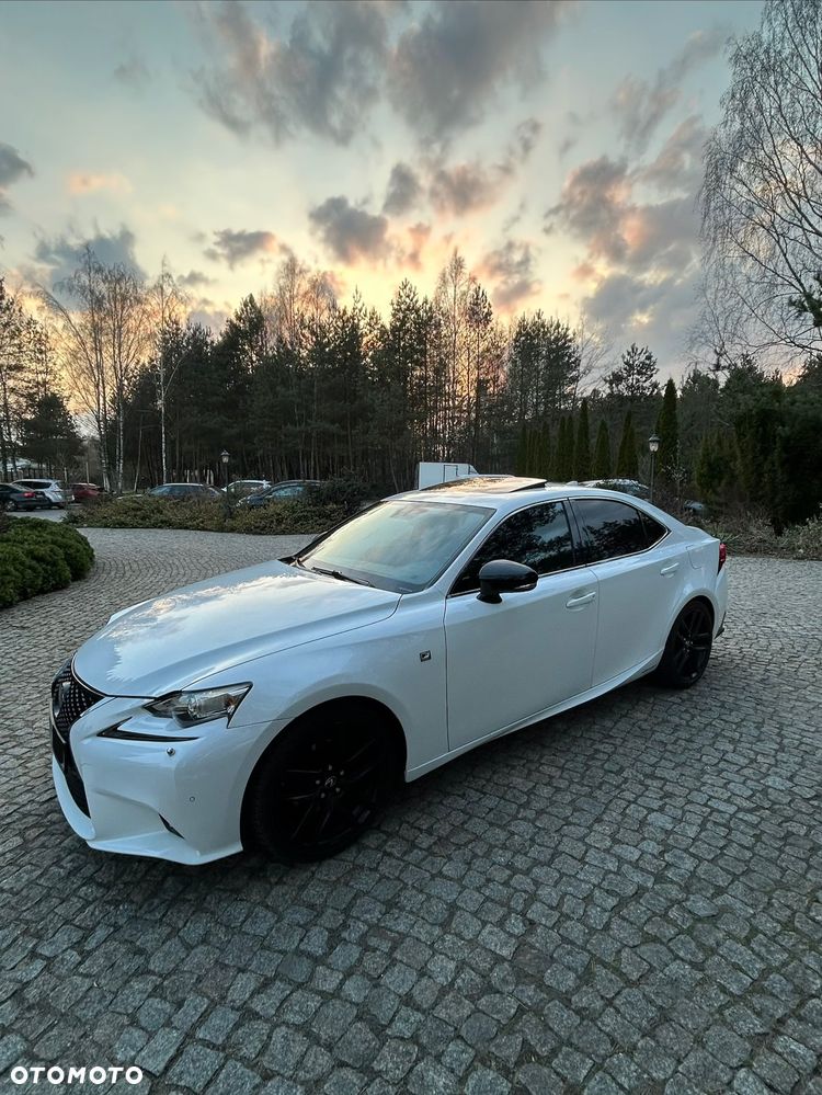 Lexus IS 300h F Sport EU6 - 4