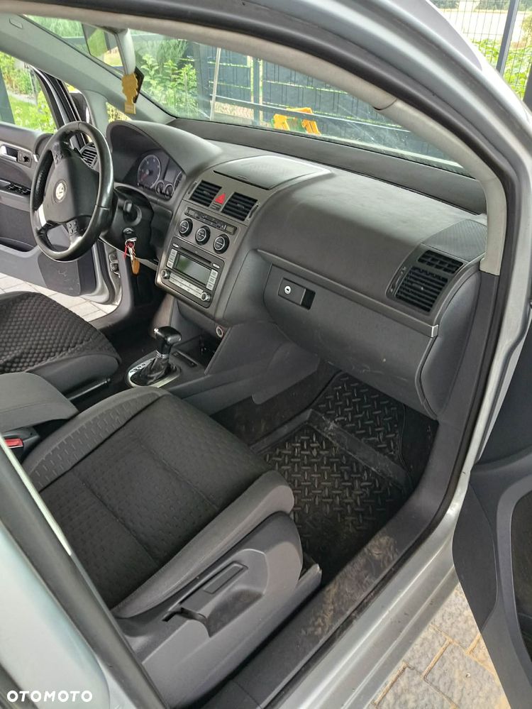 Volkswagen Touran 2.0 TDI DPF Highline DSG - 10