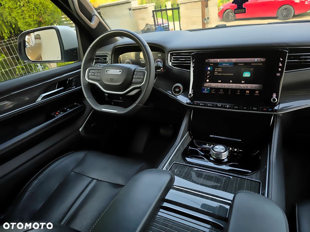 Jeep Wagoneer - 18