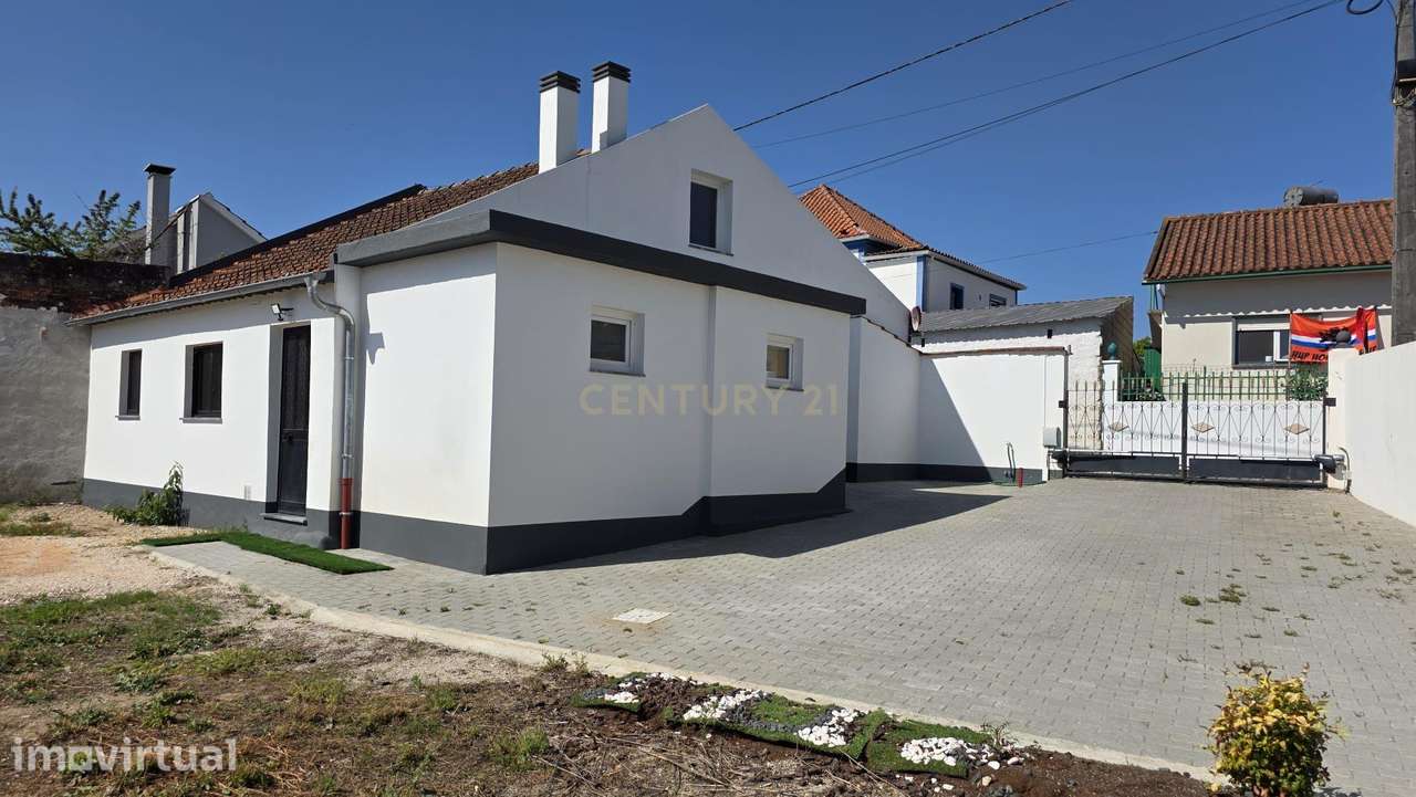 Moradia T-2, renovada com Jardim e Garagem, para arrendamento, em Albe - Grande imagem: 3/36