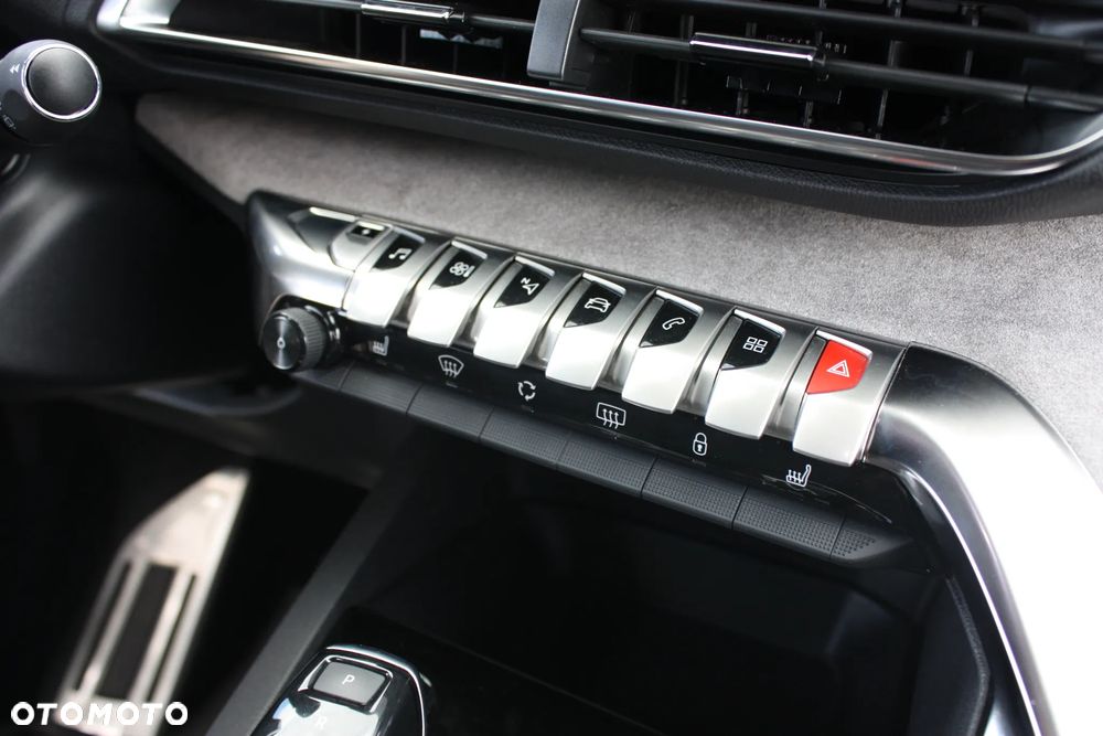 Peugeot 3008 Hybrid4 300 e-EAT8 GT - 19