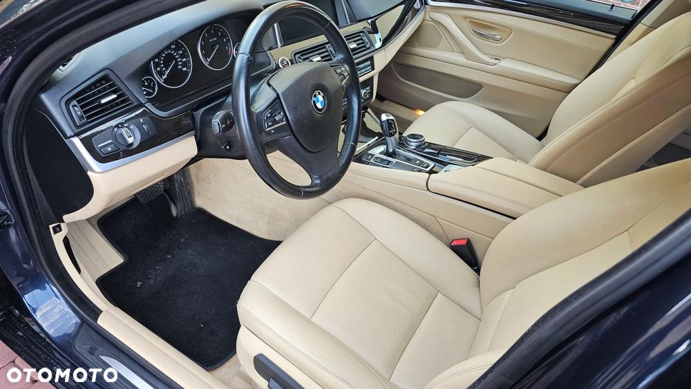 BMW Seria 5 528i xDrive Sport-Aut Luxury Line - 7