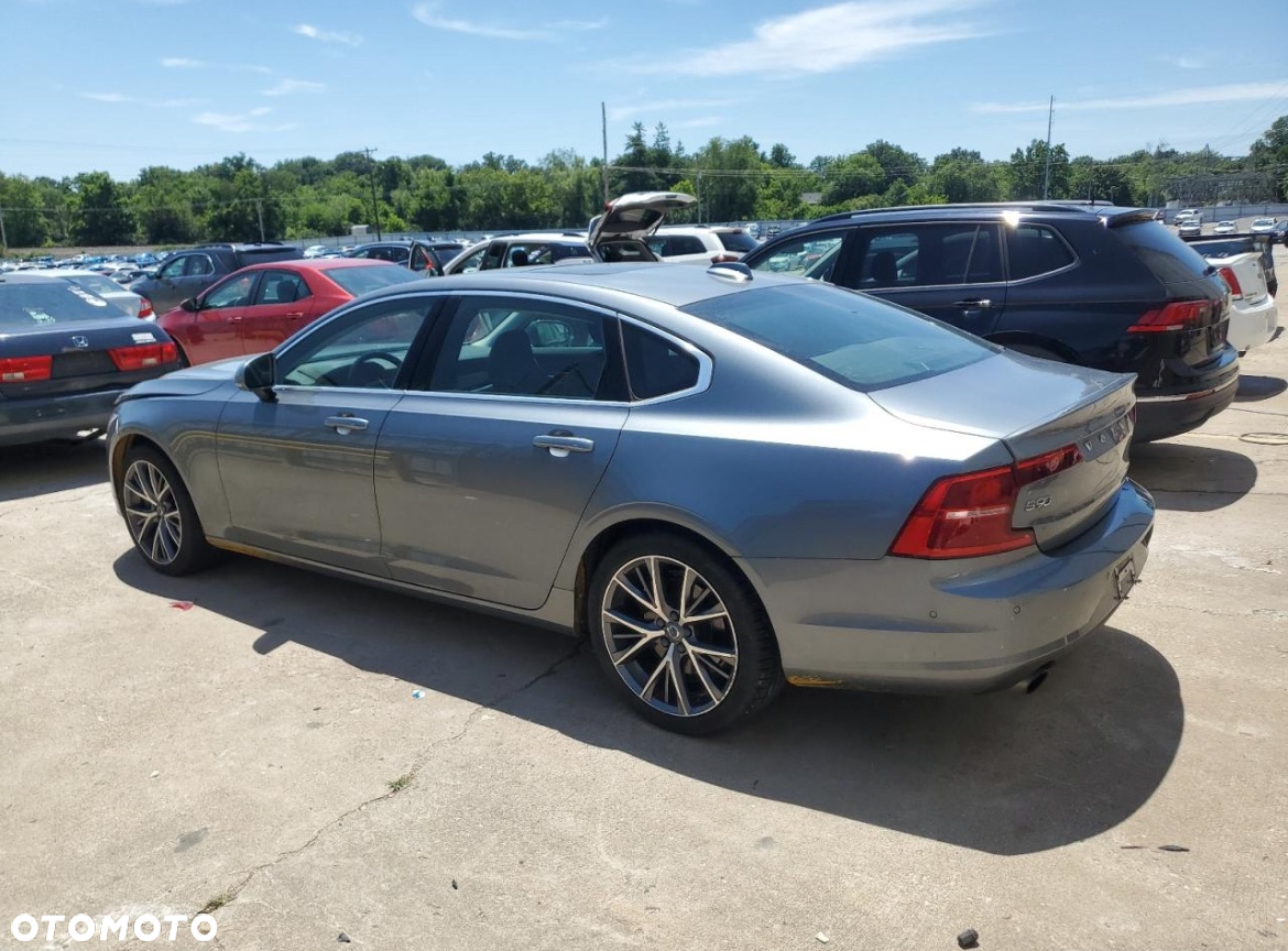 Volvo S90 - 2