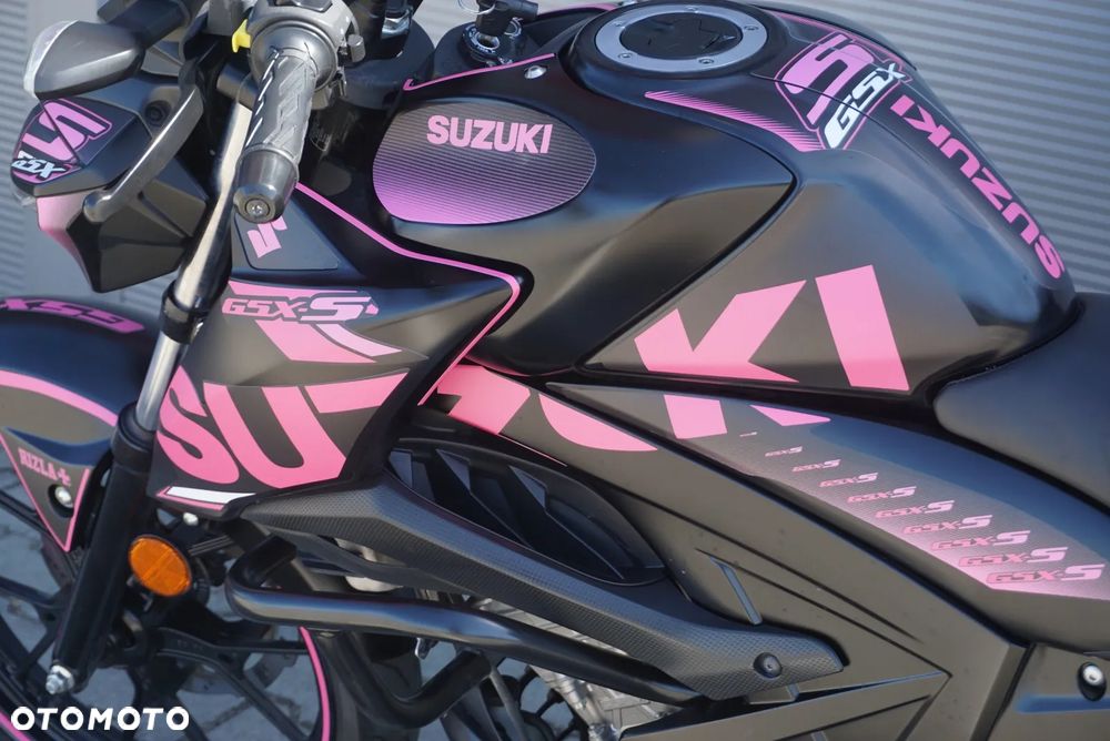 Suzuki GSX - 21
