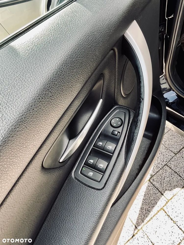 BMW Seria 3 318d Blue Performance Sport Line - 19