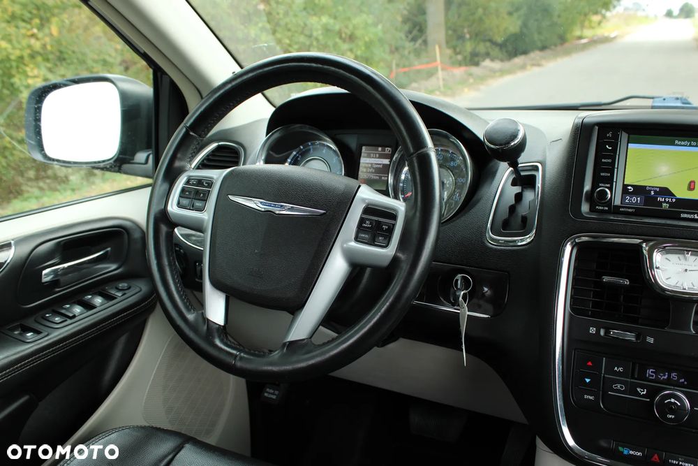 Chrysler Town & Country 3.6 Touring - 24