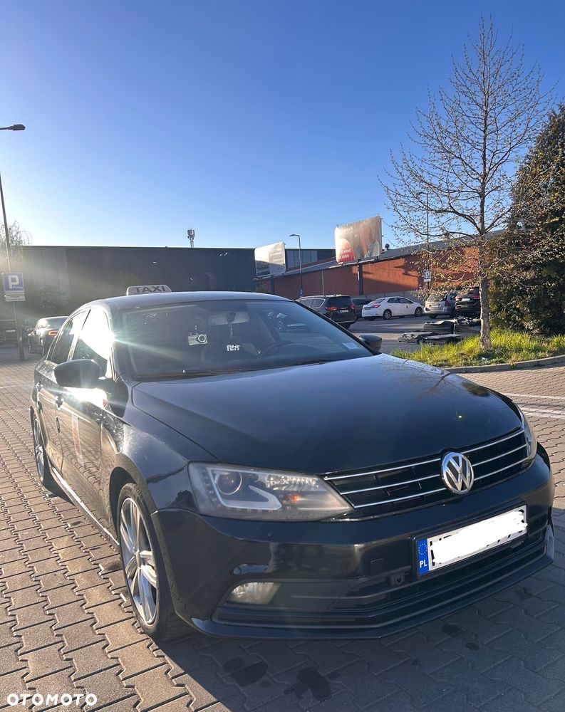 Volkswagen Jetta - 1