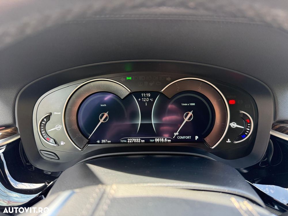 BMW Seria 5 520d Aut. Luxury Line - 7