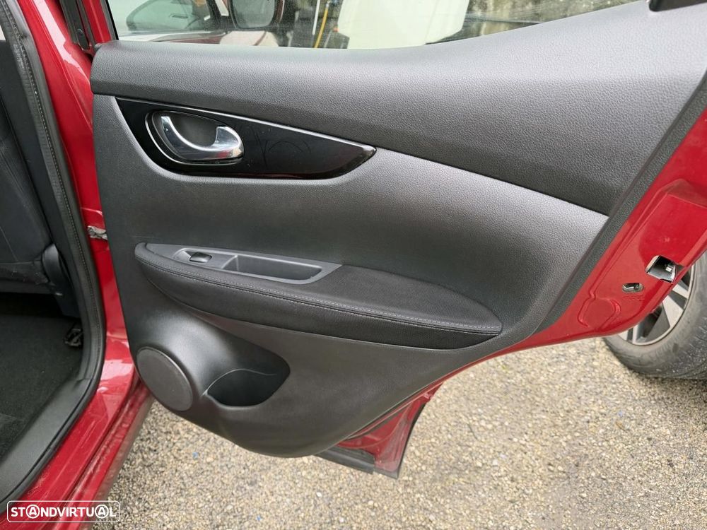 Nissan Qashqai 1.5 dCi N-Connecta 18 - 19