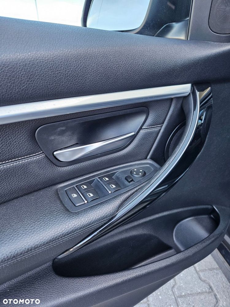 BMW Seria 3 318i Sport Line - 12
