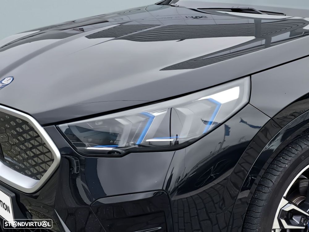 BMW iX2 eDrive20 Pack Desportivo M - 3