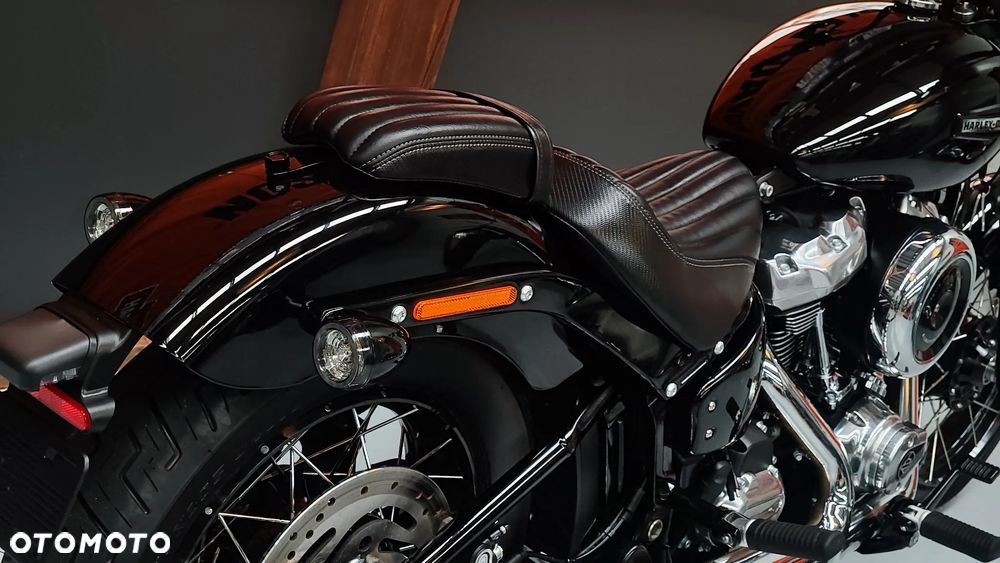 Harley-Davidson Softail Street Bob - 11