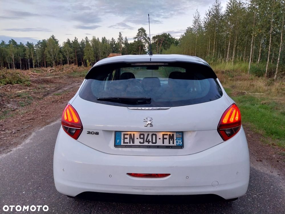 Peugeot 208 - 17