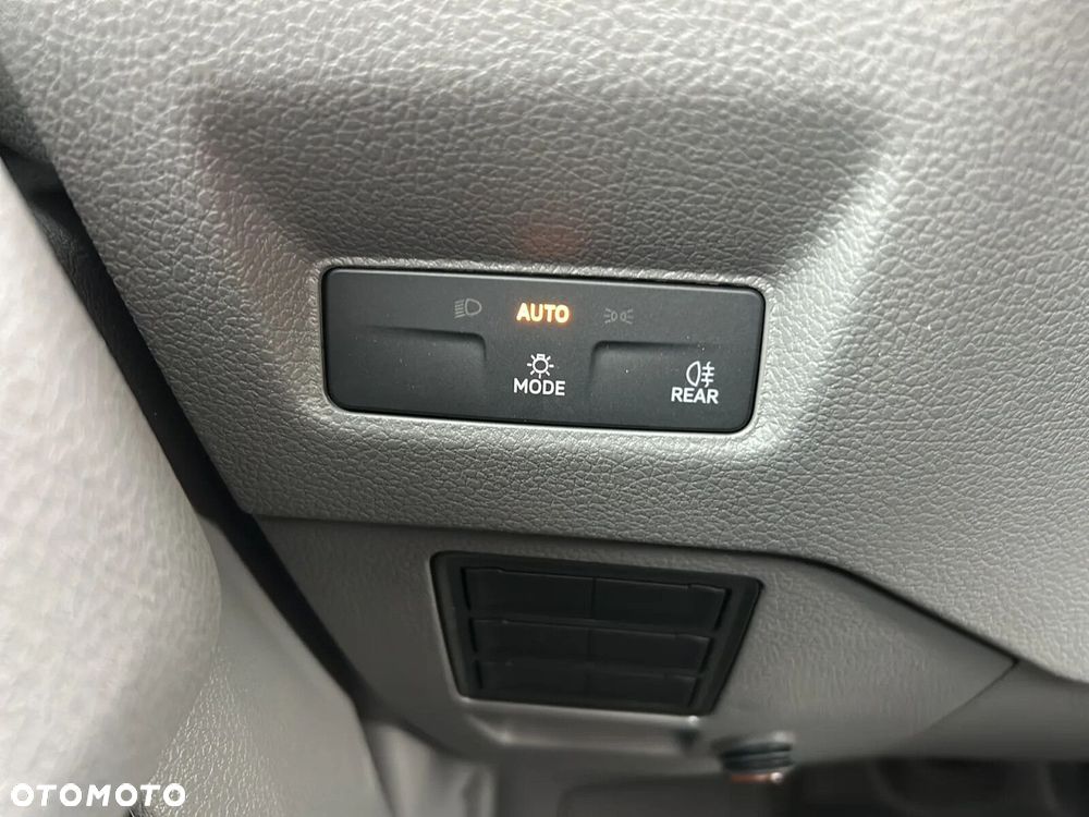 Volkswagen Crafter KONTENER MEBLOWY+WINDA/AUTOMAT/35 Podwozie z pojedynczą kabiną 2,0 l 163 KM manual r. o.: 4490 mm - 28