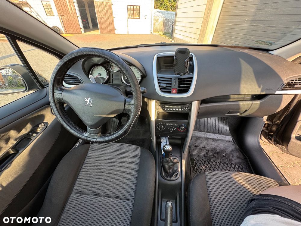 Peugeot 207 1.4 16V Trendy - 8