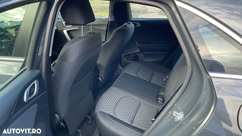 Kia Ceed - 12