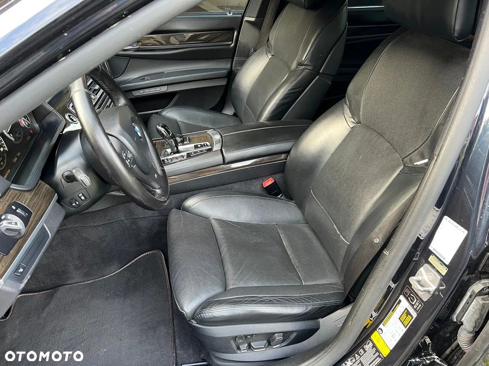 BMW Seria 7 750i xDrive - 14