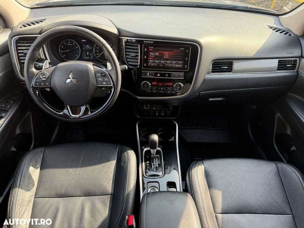 Mitsubishi Outlander - 13