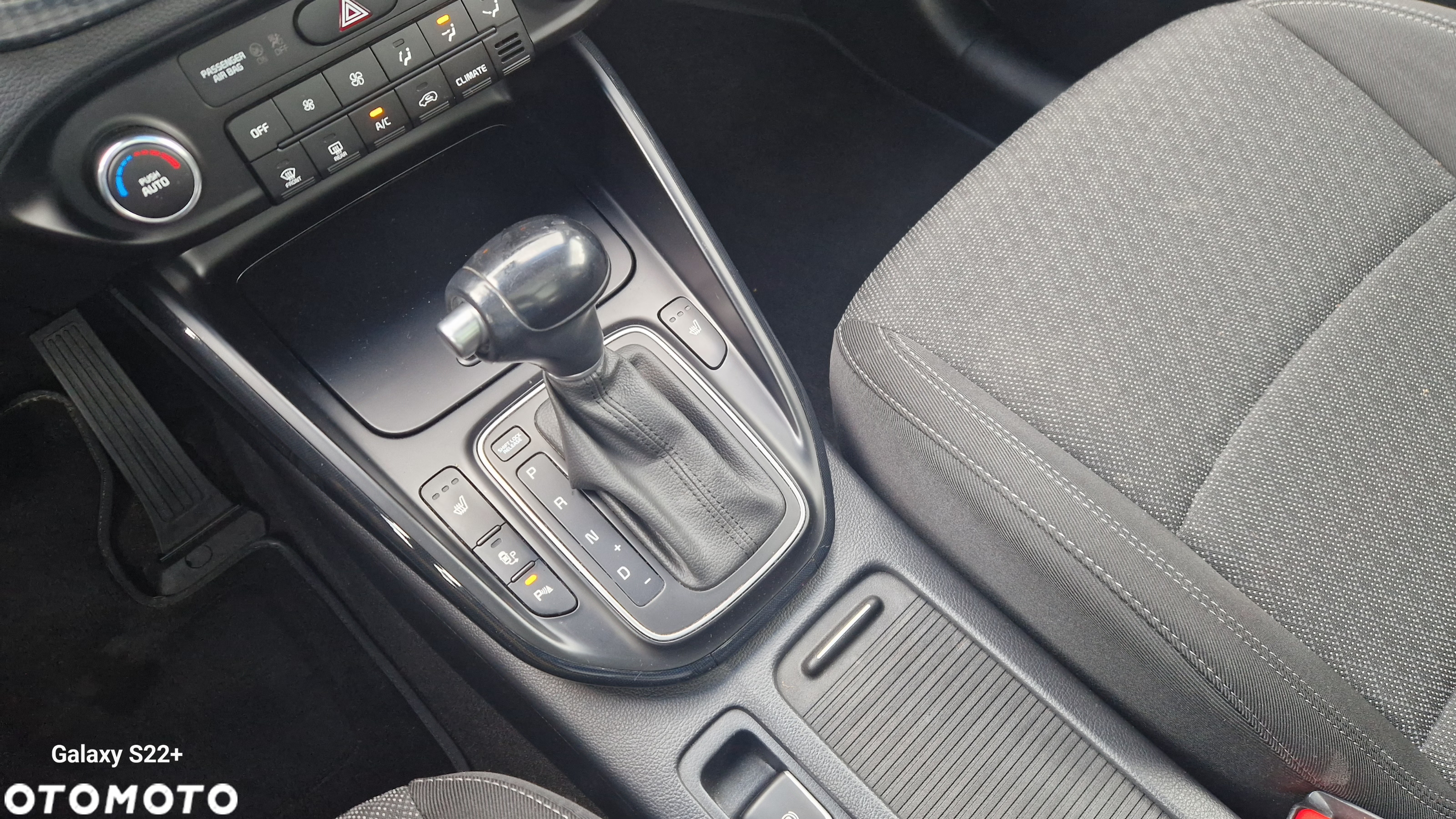 Kia Carens 1.7 CRDi Business Line 7os 7DCT - 21