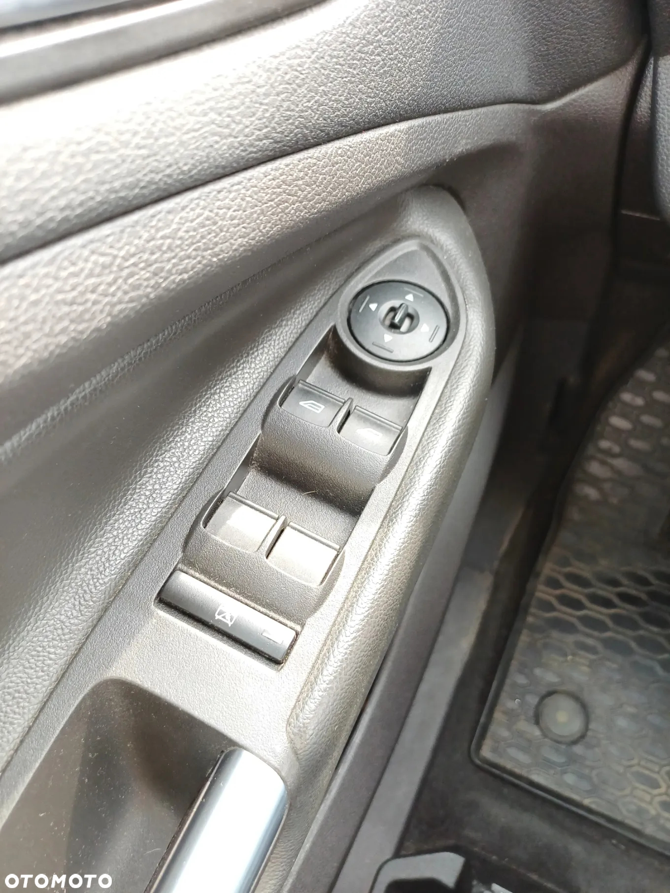 Ford Kuga - 10