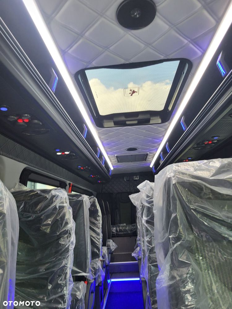 Mercedes-Benz Sprinter 517 CDI - NOWY! - 24 miejsca + 3  stojące - 13