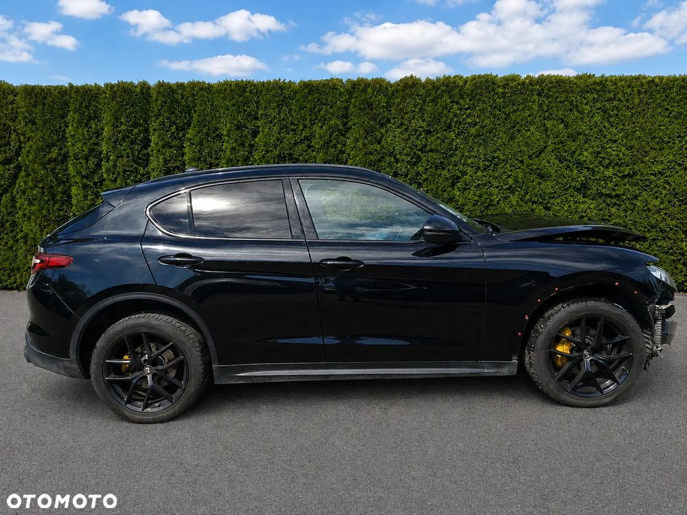 Alfa Romeo Stelvio - 1