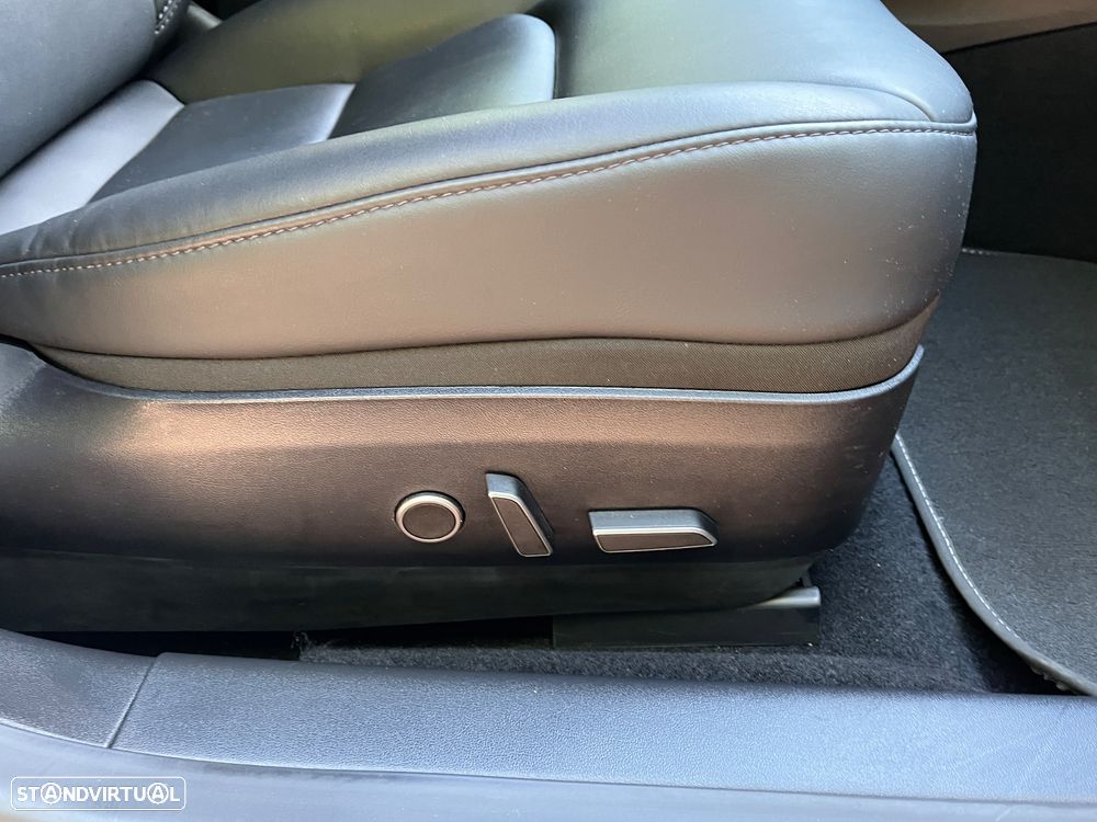 Tesla Model 3 - 32