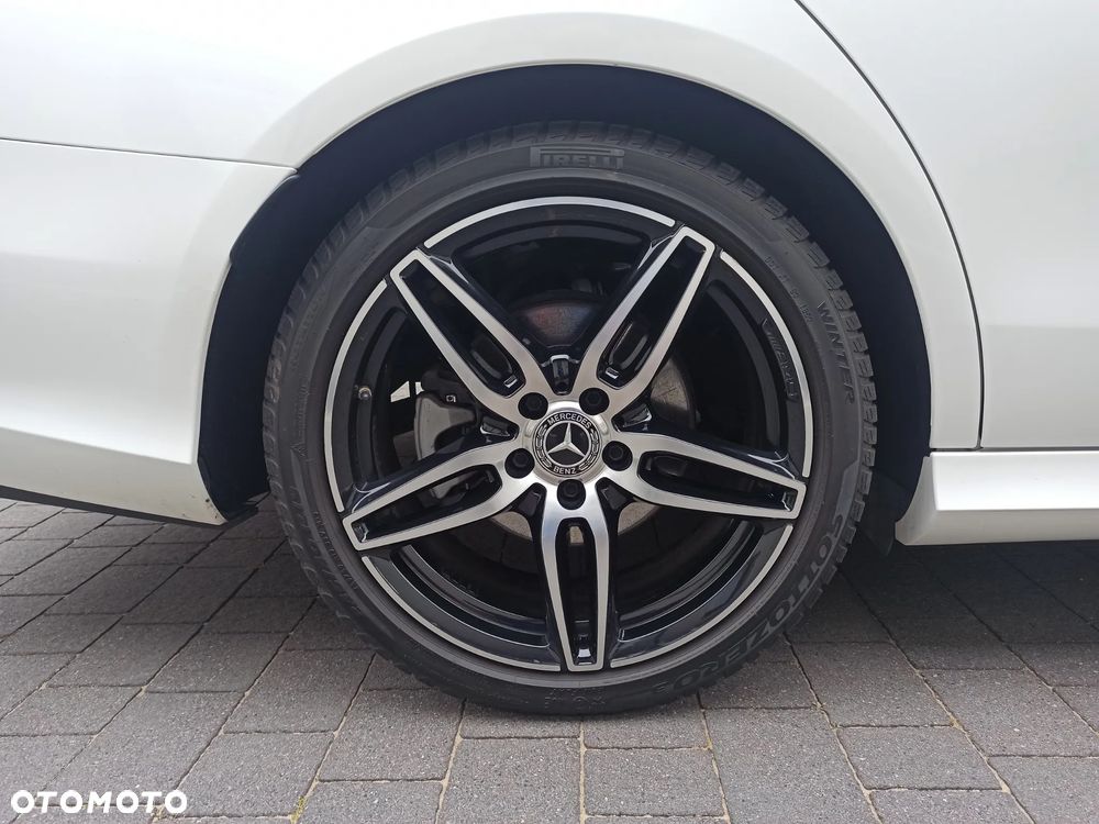 Mercedes-Benz Klasa E 200 4-Matic 9G-TRONIC - 11