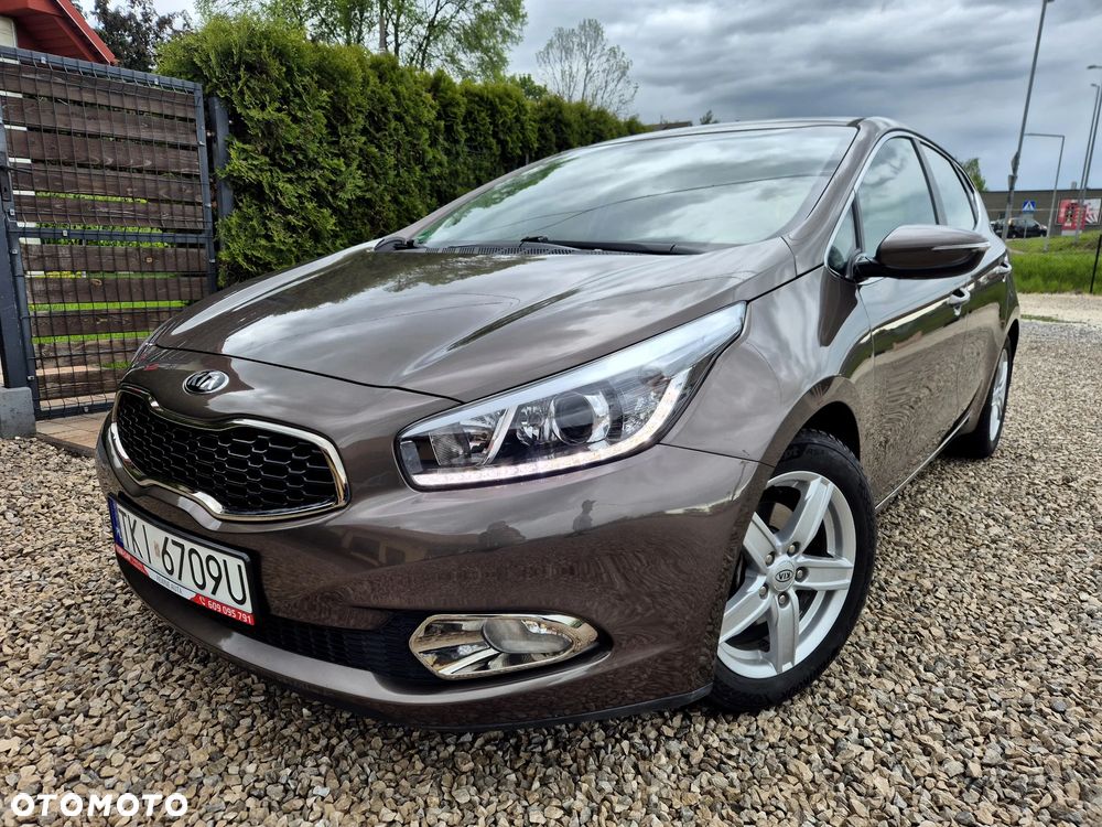 Kia Ceed 1.4 CVVT Dream Team Edition - 1