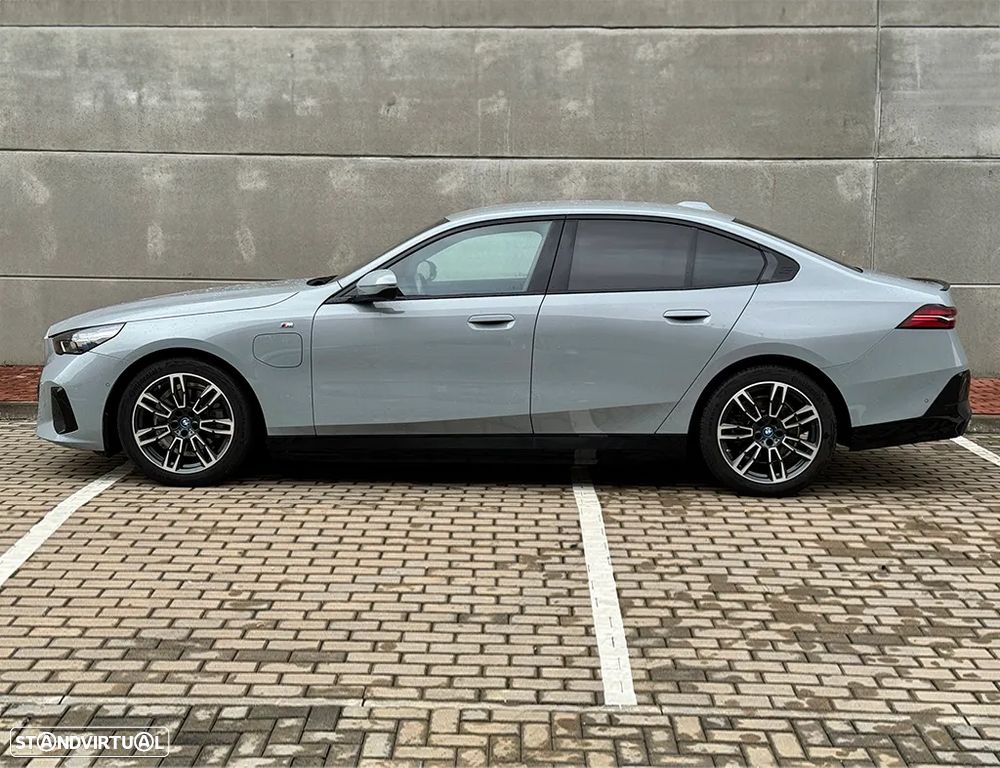 BMW 530 e Pack Desportivo M - 3