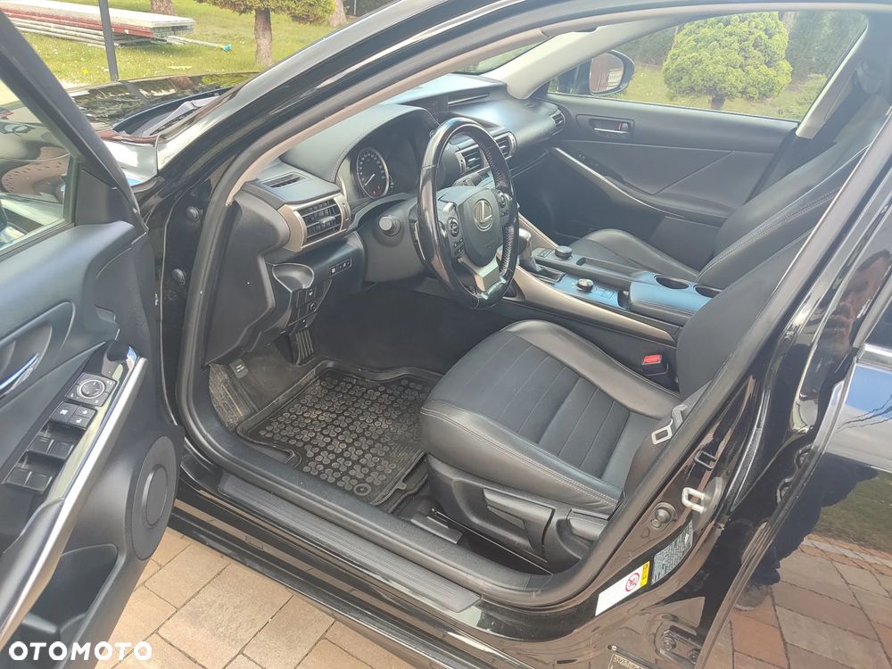 Lexus IS 200t Elite - 12
