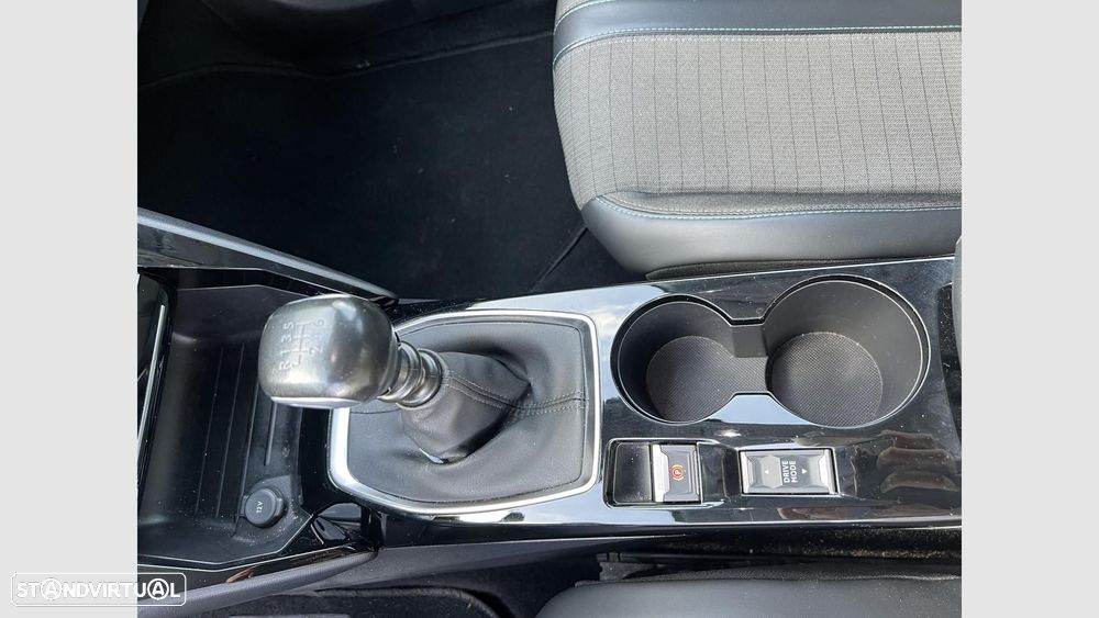 Peugeot 2008 1.2 PureTech Allure - 12