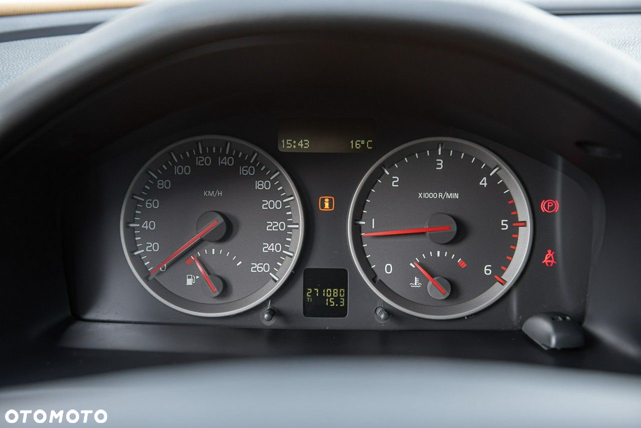 Volvo V50 - 25