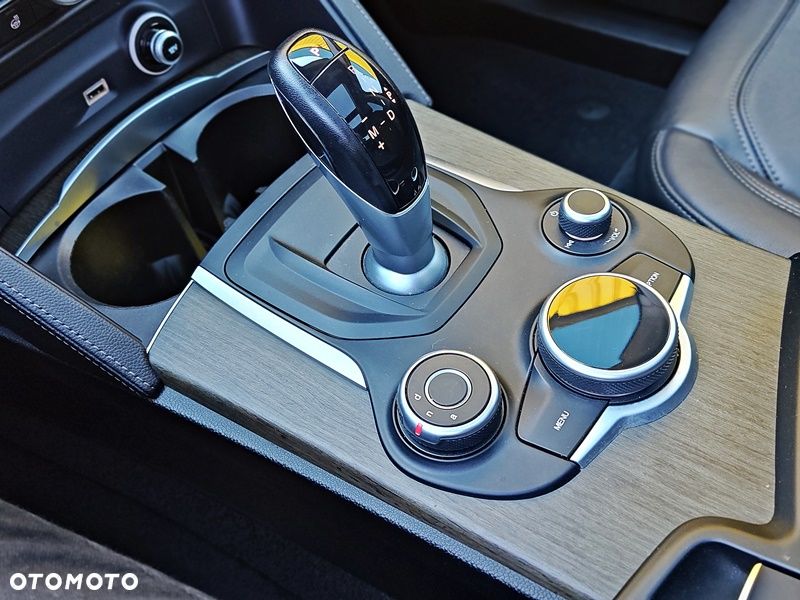 Alfa Romeo Stelvio 2.0 Turbo 16V AT8-Q4 Veloce Ti - 20