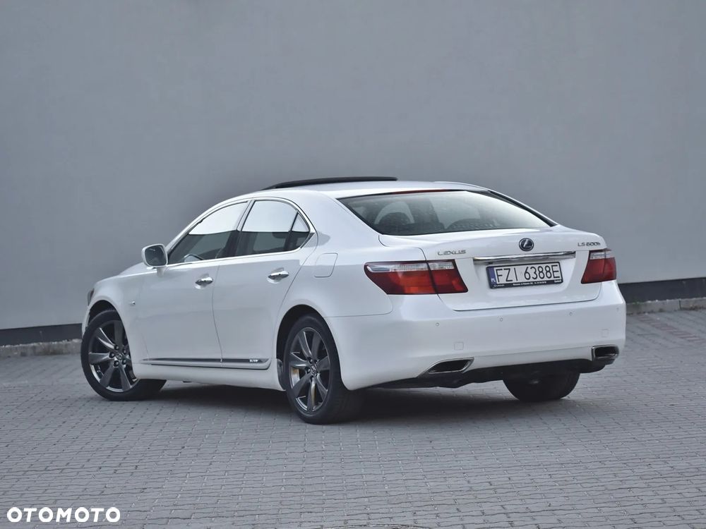 Lexus LS 600h Superior - 9