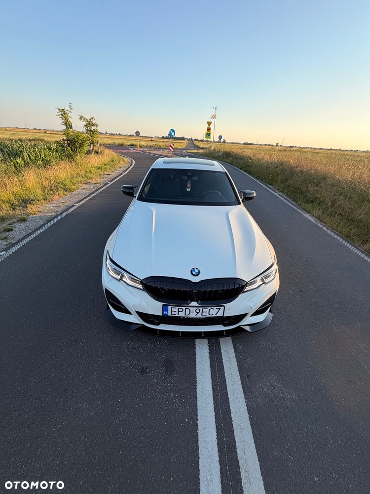 BMW Seria 3 330i xDrive M Sport - 2
