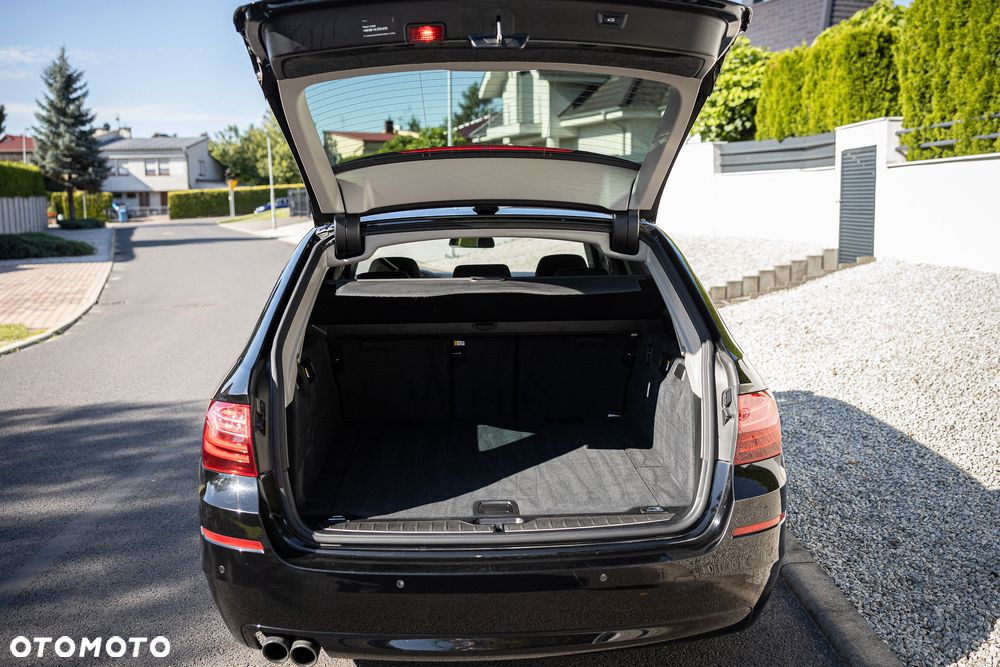 BMW Seria 5 525d - 37