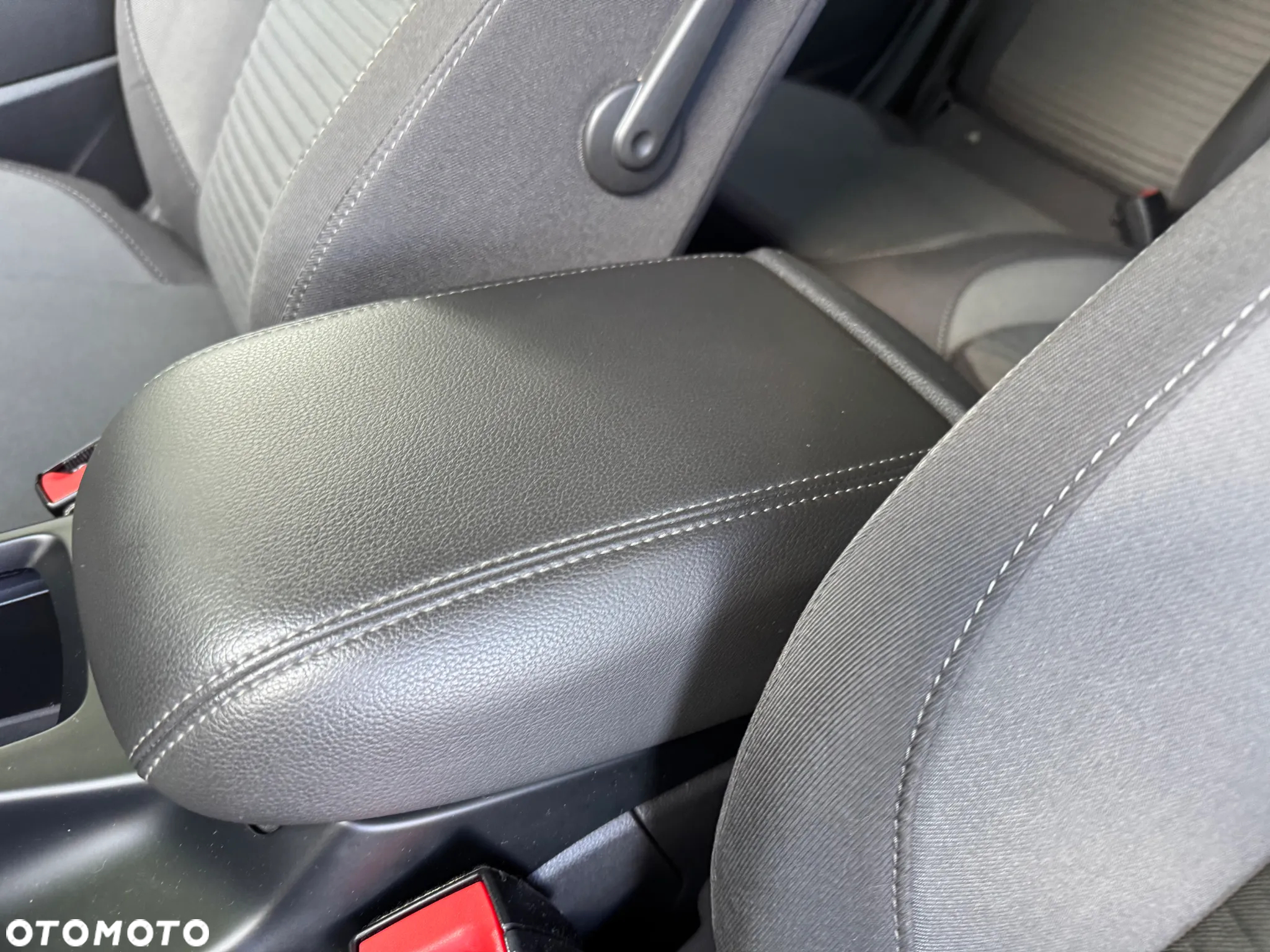 Ford C-MAX 1.5 EcoBoost Start-Stop-System COOL&CONNECT - 28