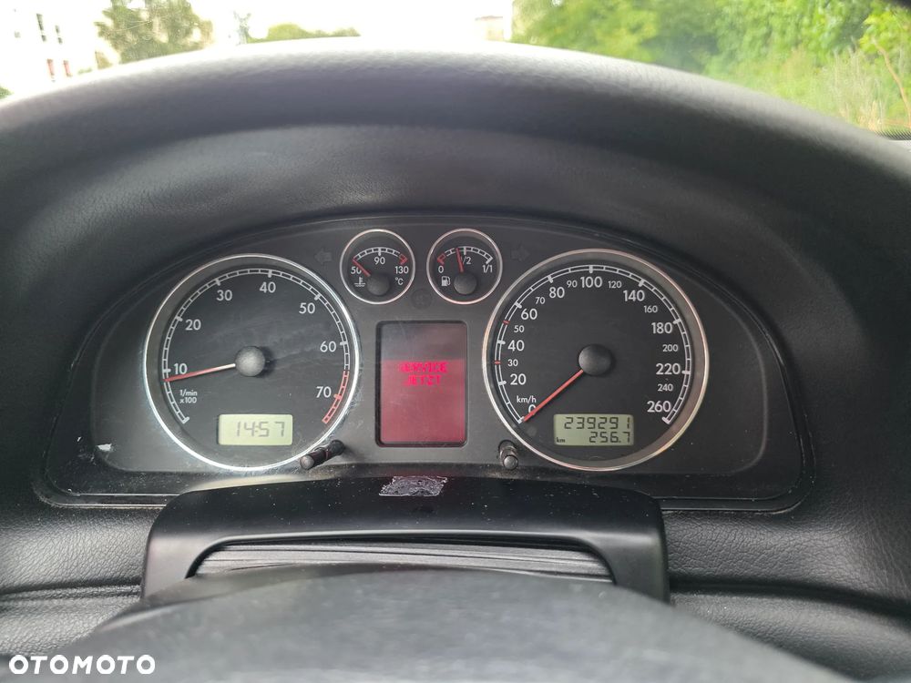 Volkswagen Passat 1.6 Family - 7