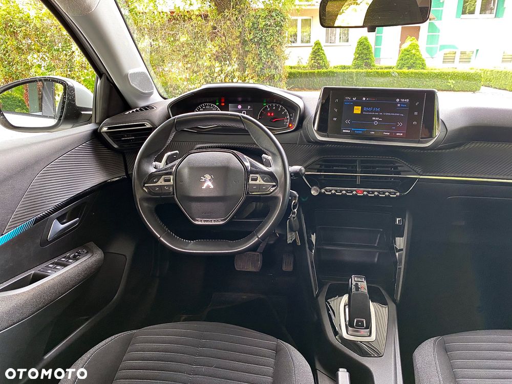 Peugeot 208 PureTech 100 EAT8 Allure - 18