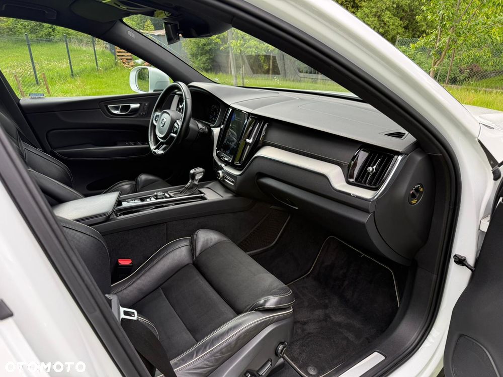 Volvo XC 60 T5 AWD R-Design - 18