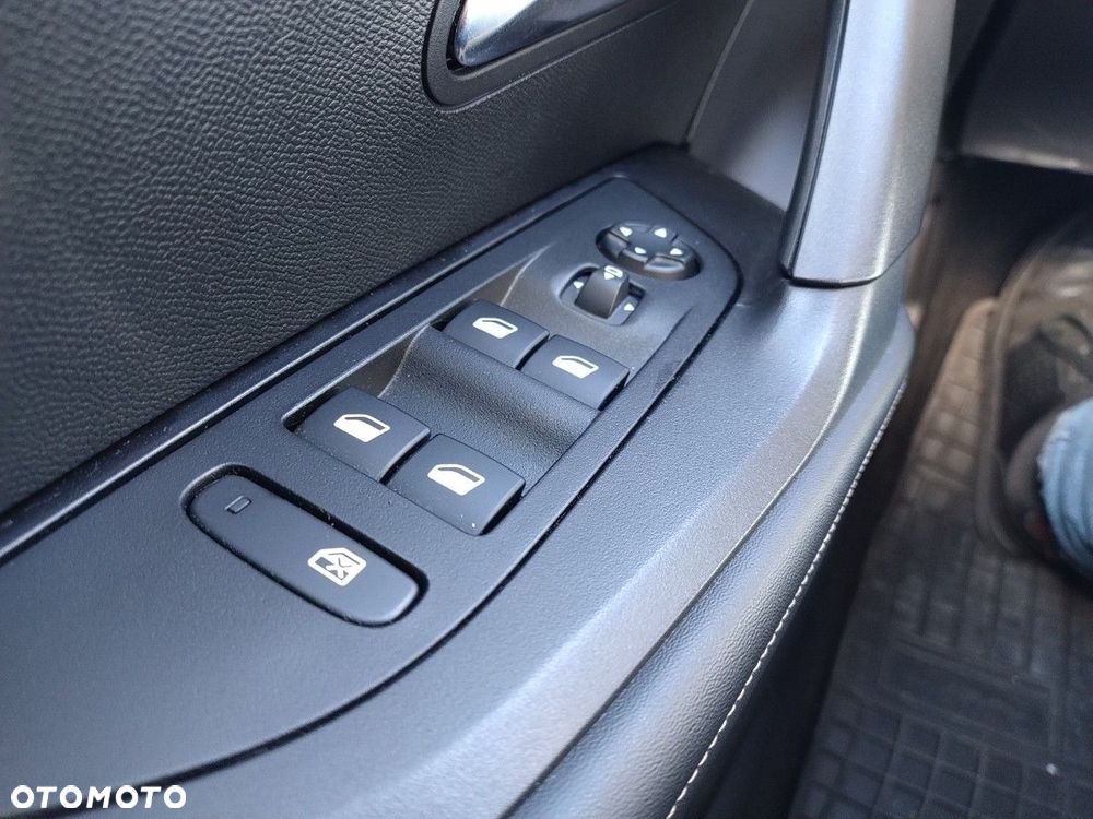 Peugeot 2008 1.2 PureTech Allure S&S EAT8 - 13