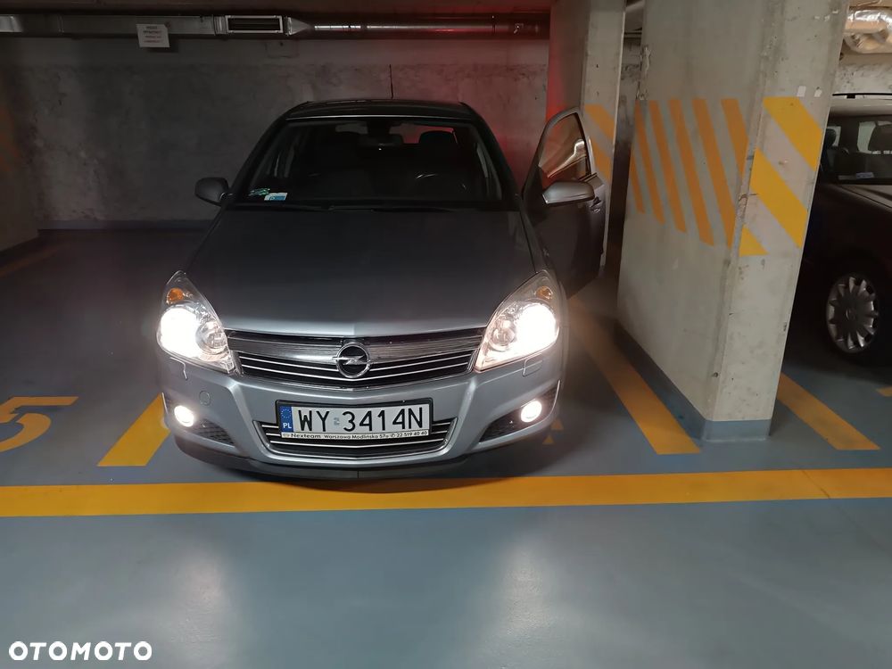 Opel Astra 1.6 NAVI - 1