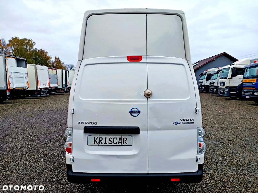 Nissan ENV 200 Maxi - 8