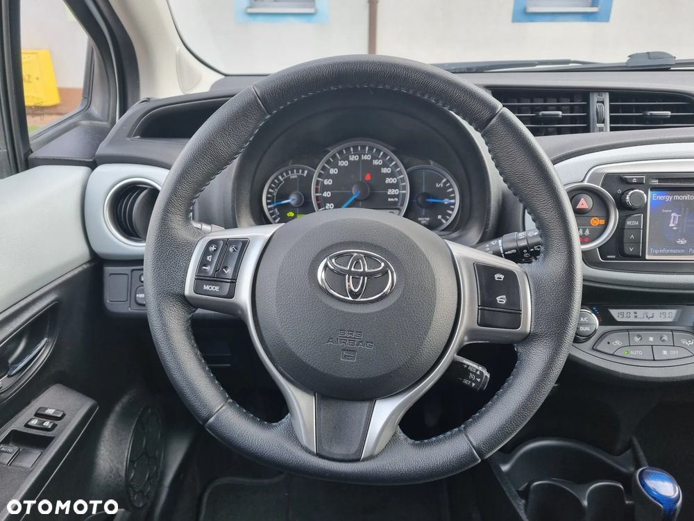 Toyota Yaris Hybrid 100 Life - 6